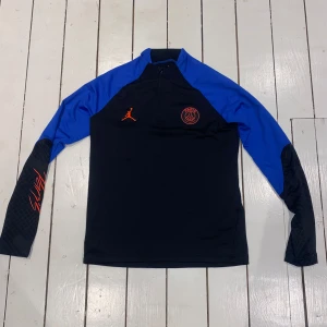 PSG tröja  - Tröja PSG från Nike Jordan i storlek XS