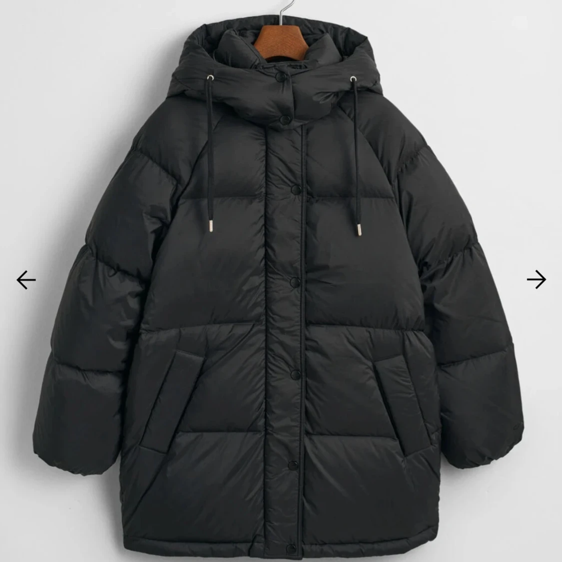 Svart pufferjacka med huva - 92