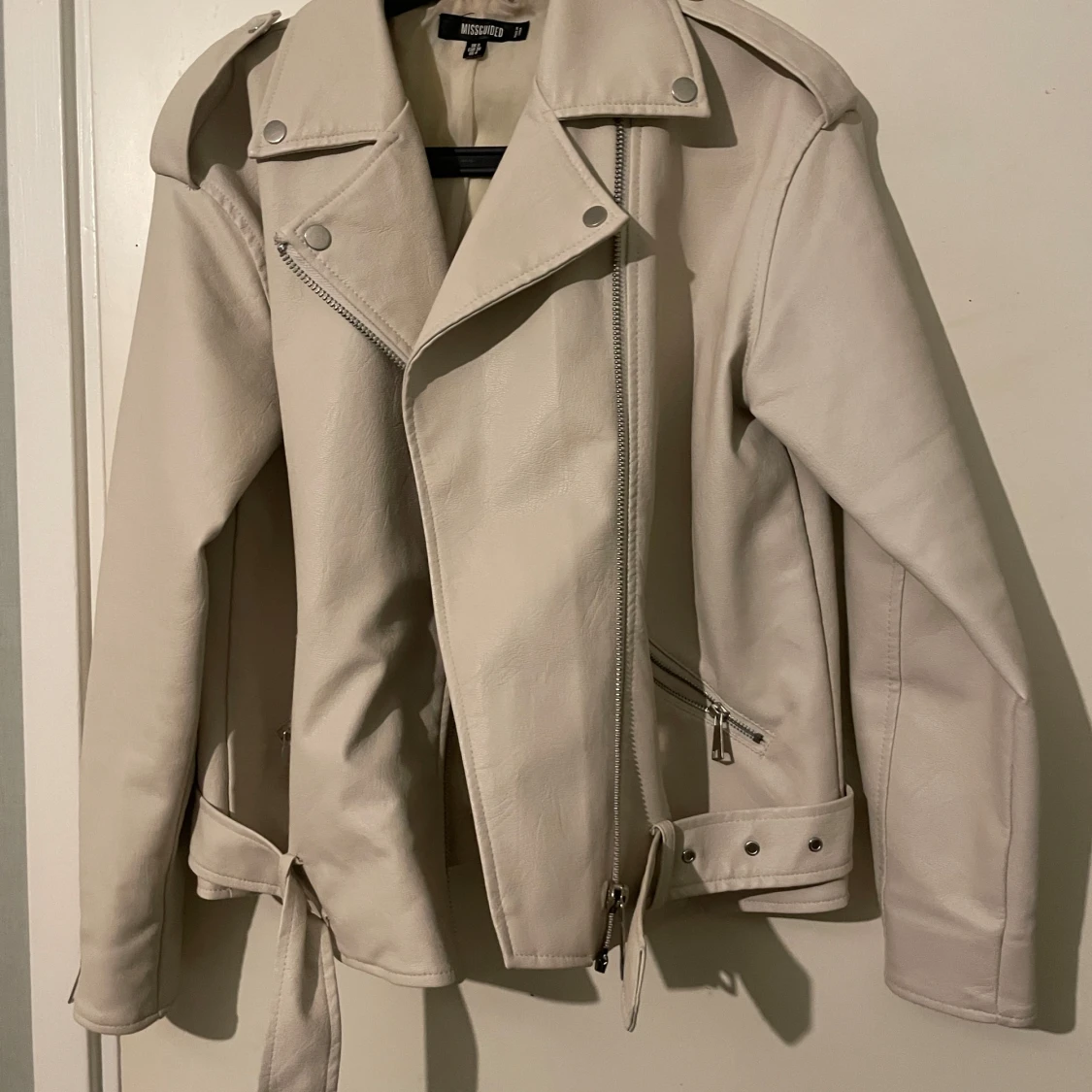 Beige skinnjacka från Missguided - 91