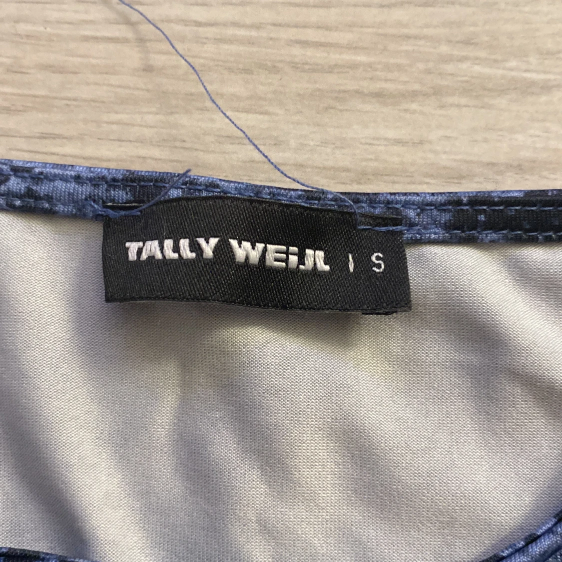 Blå ormmönstrad croppad topp från Tally Weijl - 90