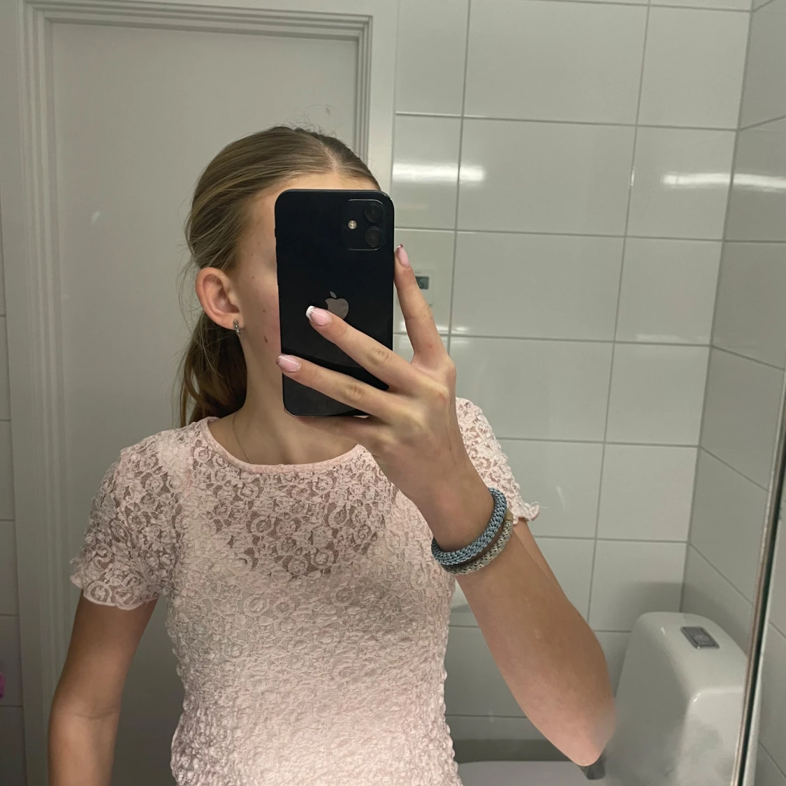 Rosa spetsblus från Gina Tricot