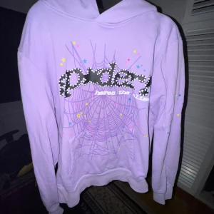 Sp5der hoodie - Säljer denna snygga sp5der hoodien eftersom jag behöver pengarna. Priset kan diskuteras 
