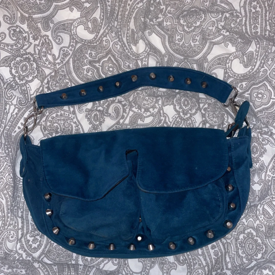 Blå/Grön axelväska med nitar från Unlimit