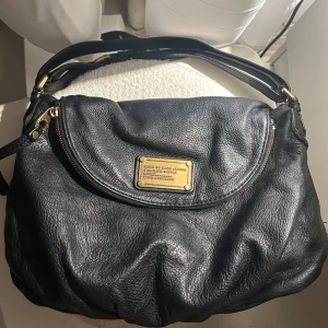 Marc Jacobs väska - Väska från Marc Jacobs, sååå fin verkligen. Fick i present. 