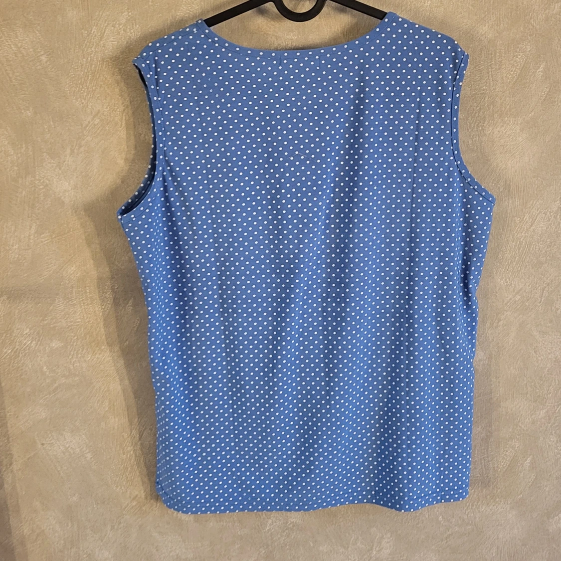 Blå prickig ärmlös topp från Shining-star - 90