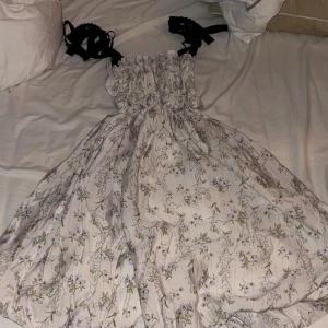 Kort och gullig klänning - Perfekt till midsommaren, kommer inte till användning. 