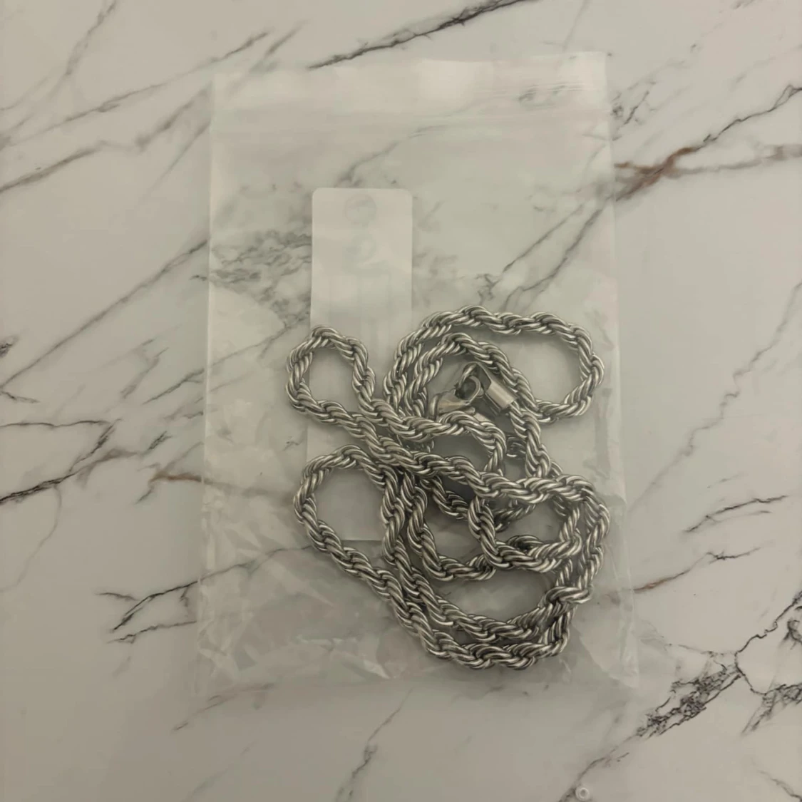 Silverfärgat halsband - 92