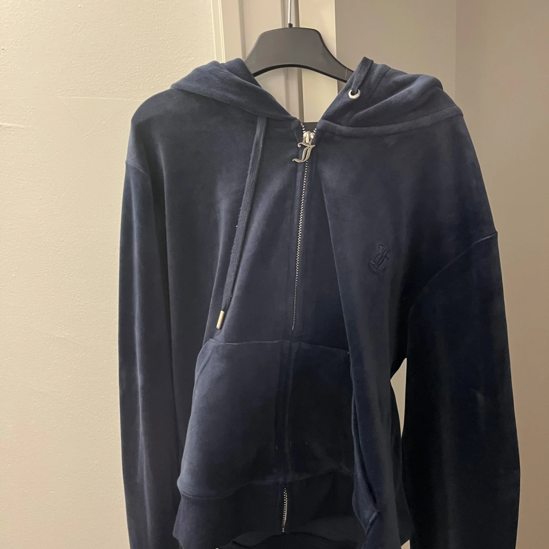 Mörkblå sammetshoodie med dragkedja - 91