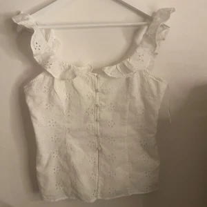 Somrig topp - Super söt topp från hm i nyskick. 