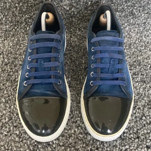 Lanvin tap coe - Säljer mina extremt fräscha  lanvin sneakers | skick 9/10 | strl uk 7-42 | fraktas inom 12 timmar efter köp📦 | inget og | priset ej hugget vid smidigt köp |