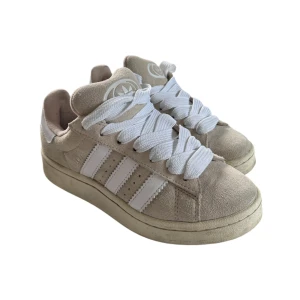 Adidas campus 00 wonder white gum  - Är i väldigt bra skick, har använt de totalt fem gånger så inga defekter! Nypriset på dem är 1499. Storlek 36🤍