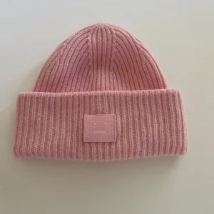 Acne mössa  - Acne mössa i fint skick. Använd ett fåtal gånger 