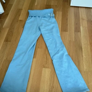 Cataina klubb liknande byxor -   säljer om detta sett som jag köpte här på plick då det inte passa  storlek på byxorna är Xxs /xs korta i ben  om man är 167 eller längre