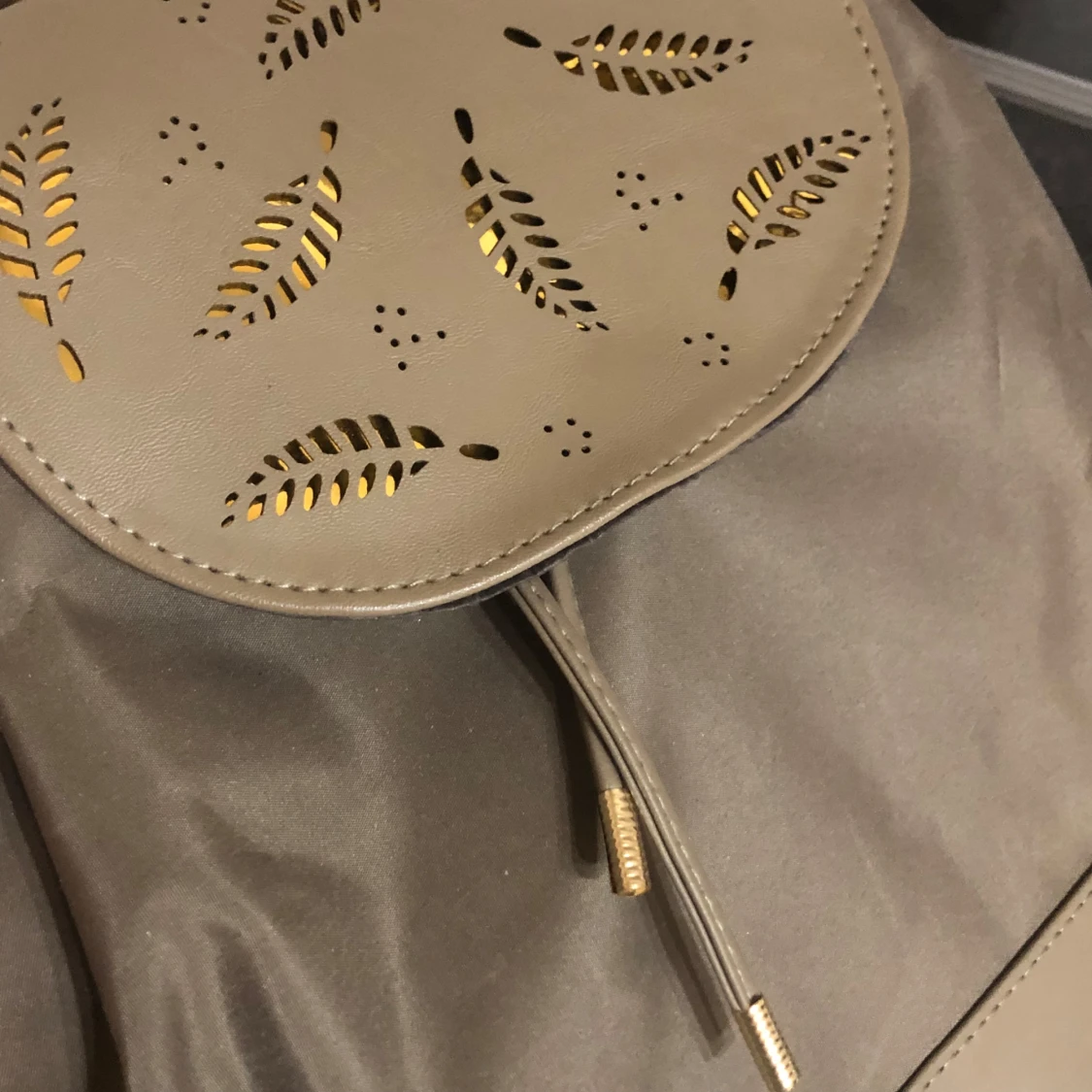 Gullig ryggsäck - 92