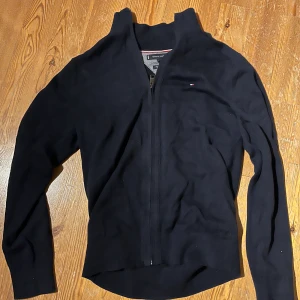 Tommy hilfiger fullzip - Säljer denna Tommy tröja