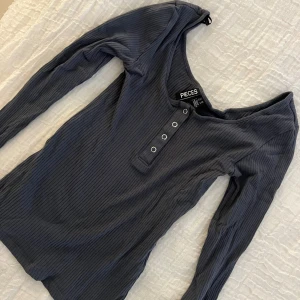 Långärmad  - Söt långärmad från Pieces