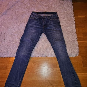 Nudie Jeans 9.5/10 skick - Ett par nästan oanvända NudieJeans. Kvalite rakt igenom. Skicket är 9.5/10.   Mvh Simon 