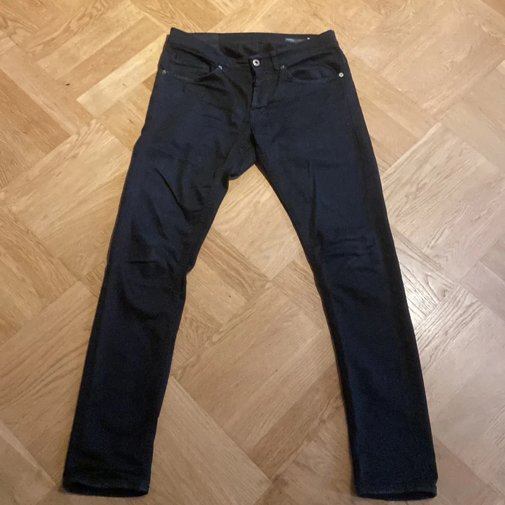 Tjena, säljer dessa snygga dondup jeans! Märke: Donudp | Skick: 8/10 | Storlek: 31/32 | Passform: George (Slim fit) | För frågor eller funderingar skriv | Pris går att diskuteras |. Jeans & Byxor.