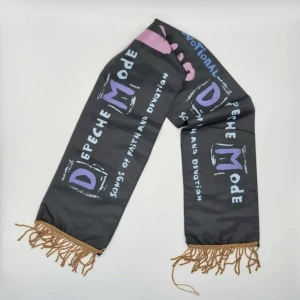 Depeche Mode vintage tour scarf turnéhalsduk RARE merchandise - Helt oanvänd på alla sätt Storlek ca 95x15 cm  tryckt på ena sidan 