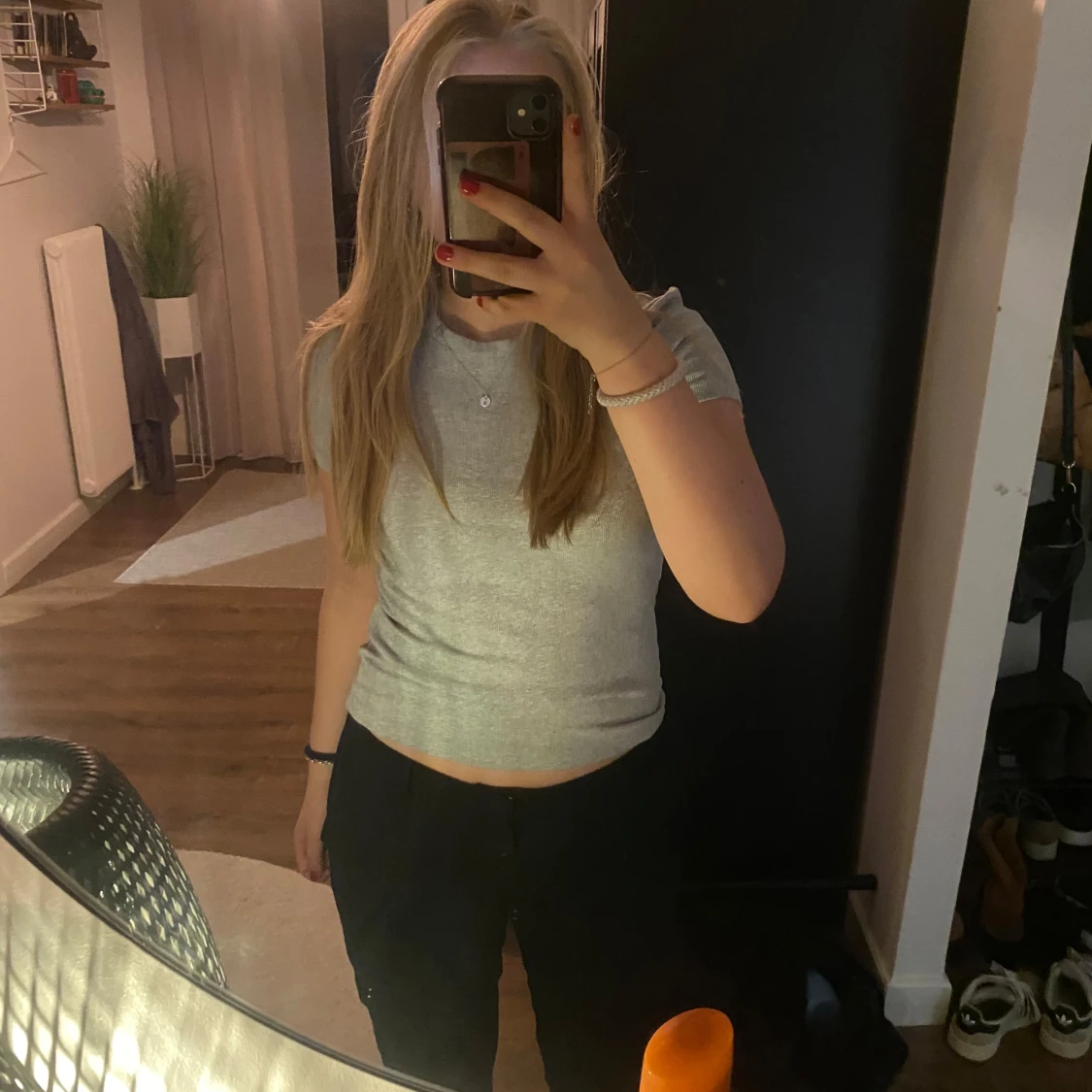 Grå ribbad t shirt ifrån &other stories