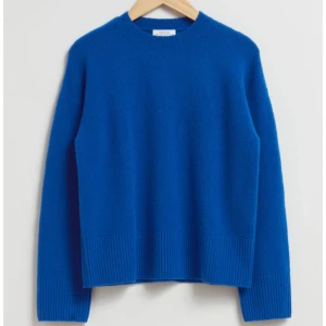 Other stories tröja - Jättesnygg other stories tröja i storlek Xs , jätte bra skick använd Max 2 gånger då den inte passade mig( har storlek M)💕Nypris 550kr❣️