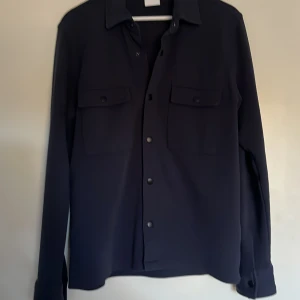Overshirt - Mörkblå bomulls overshirt från selected homme. Skick 7/10