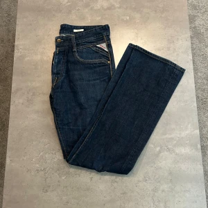Replay jeans - Mycket bra skick och använt få antal gånger. Dem är W 32 och L 34. Skriv ifall du har frågor. 