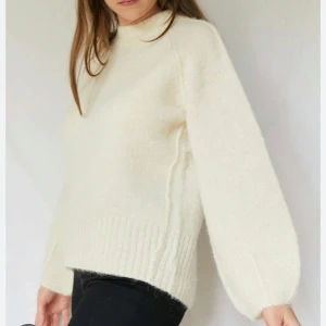 Söker rodebj. Francisca sweater!! - Hej! Söker en francisca knitted sweater från rodebjer i storlek M då jag nyligen råkat krympa min. Väldigt tacksam för hjälp då det är min absoluta favvo tröja🥹❤️❤️❤️ Den som hjälper mig kommer förevigt vara min gud😭😭❤️