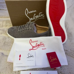 Christian loubitin  - Oandvända Christian loubitin i storlek 43 