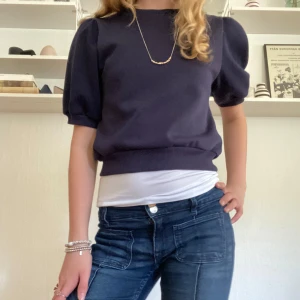 Mörkblå tröja - Jättefin tröja från Gina Tricot💕 Storlek 146/152 men passar också 158/164💕