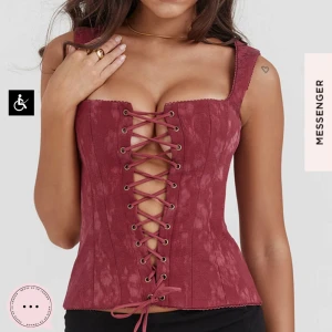 House of Cb korsett - Ny house of cb korsett i storleken xs. Använd en gång, men kommer tyvärr inte till användning. Eftersom den är justerbar skulle jag säga att den även passar s