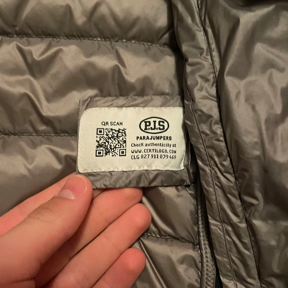 Svart dunväst från Parajumpers - 2