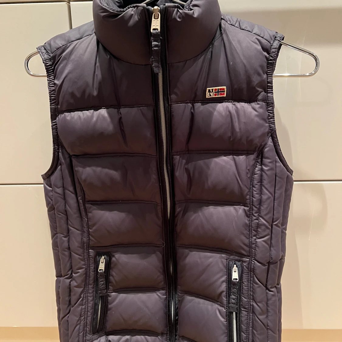 Marinblå väst från Napapijri S