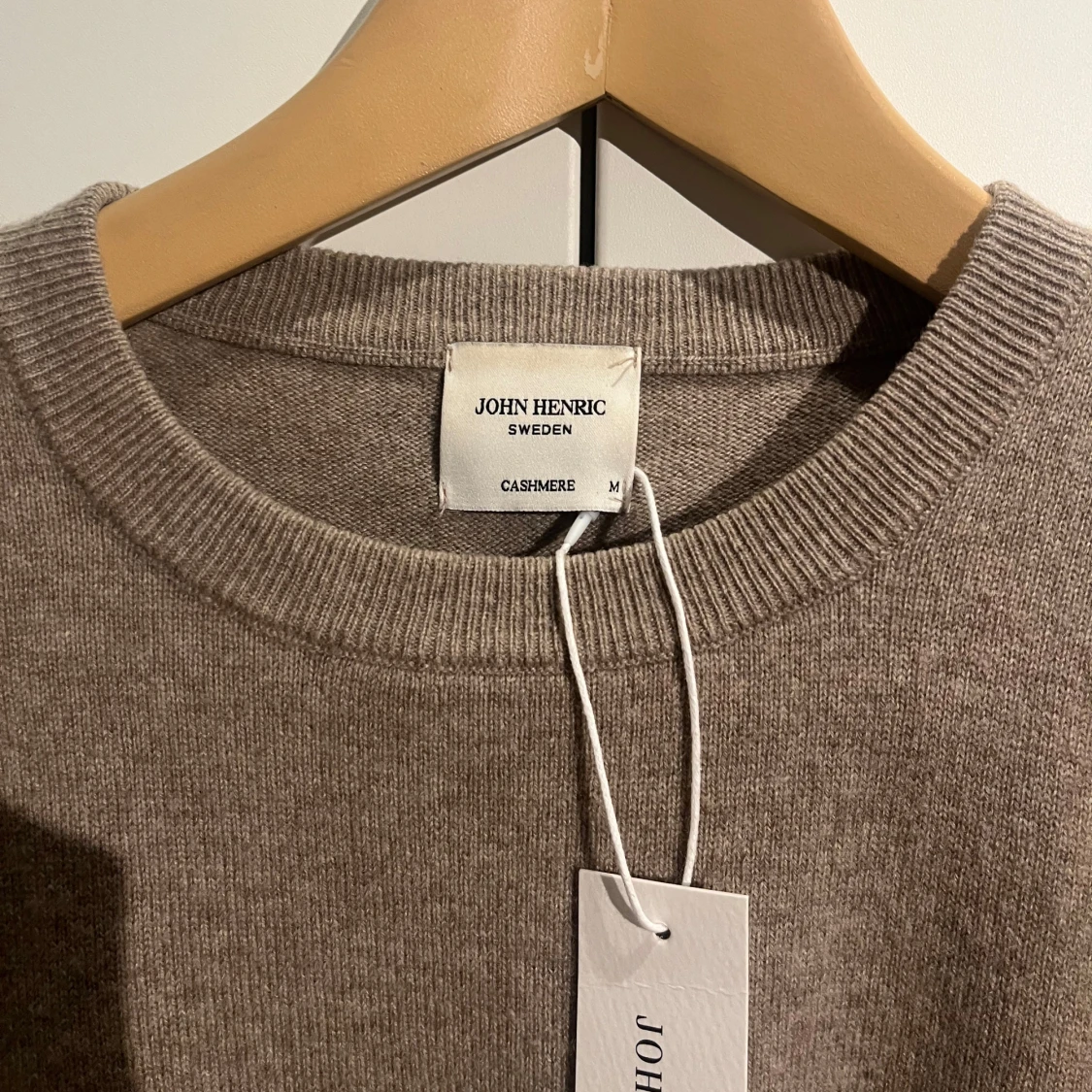 Beige kashmirtröja från John Henric - 1