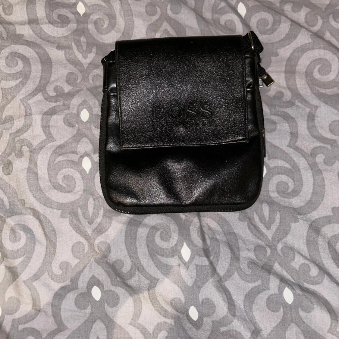 Svart axelväska från Boss