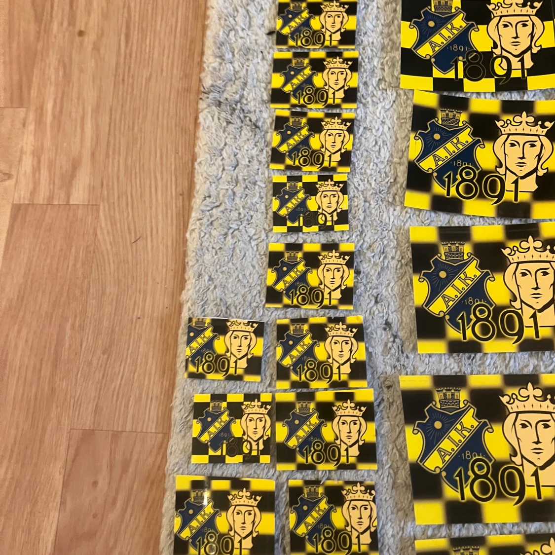 Klistermärken med AIK-motiv