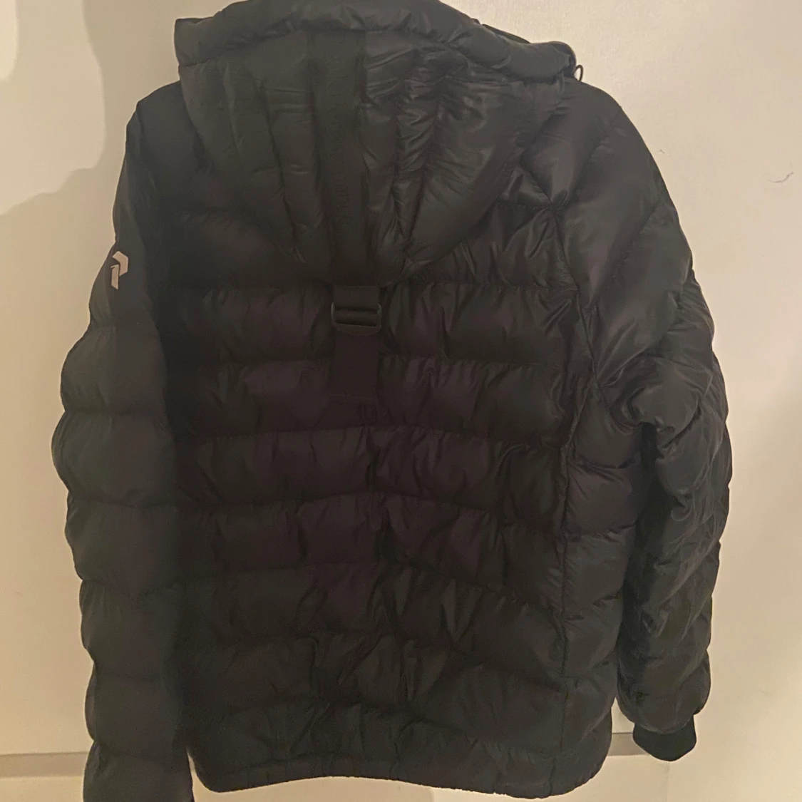 Svart dunjacka från Peak Performance - 2