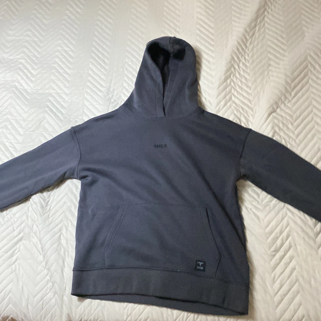 Mörkgrå hoodie från Hang With Me