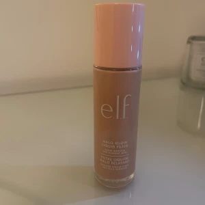 Elf halo glow - Helt ny, har bara testat produkten på handen men det var inte min färg, i färg 3. Nypris 200 exklusive frakt 🌸kan sänka priset vid snabb affär