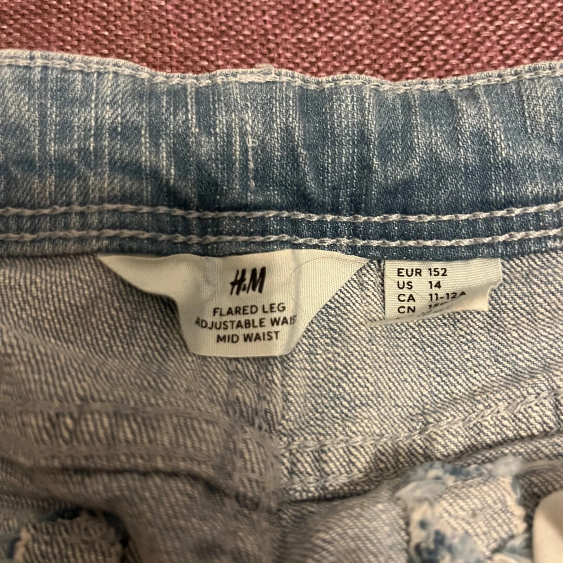 Blå jeans med flared ben från H&M - 1
