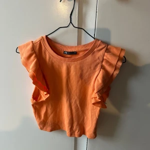 Orange topp - Orange topp från Zara. Storlek M, men passar mig som är en S