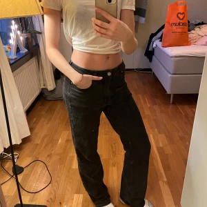 Bikbok jeans - Snygga jeans från Bikbok. Modellen heter mig wide och är i storlek 27/32. Bra skick 