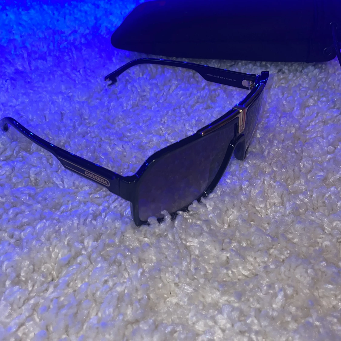 Svarta solglasögon från Carrera - 2