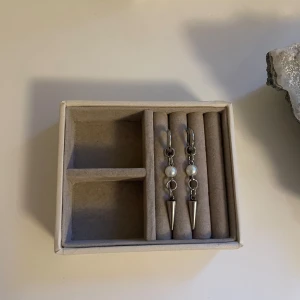 Louise Earrings  - 59kr per par, gjorda i rostfritt stål vilket innebär att de inte färgar av sig eller tappar färg💞 Beställ via Plick eller Ebnorth.quickbutik.se🤗