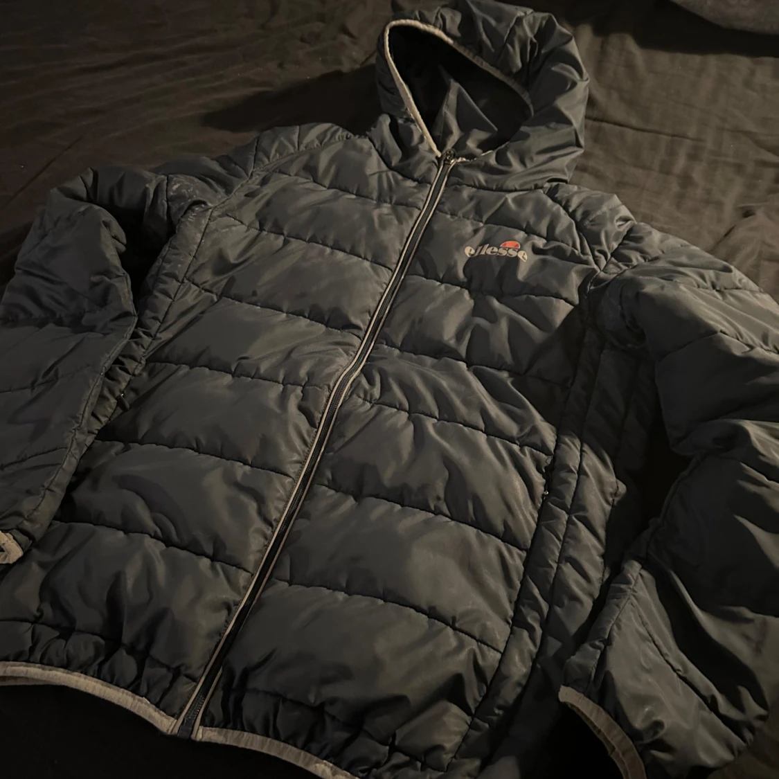 Svart pufferjacka från Ellesse - 1