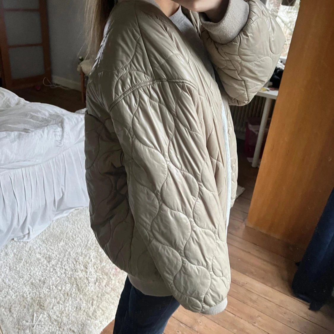 Beige quiltad bomberjacka - 92