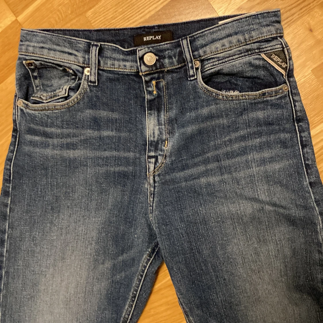 Mörk Blå jeans från Replay Thad  - 93