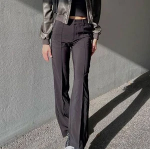 Kostymbyxor  - Kostymbyxor från madlady. Medelhög midja och stråveck! ❤️lånad bild