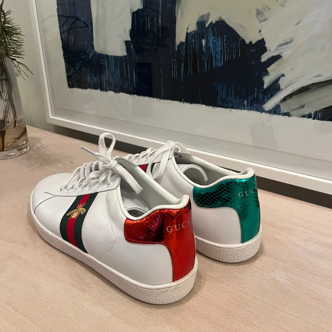 Vita sneakers från Gucci - 1