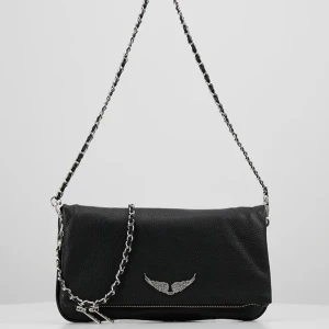 Zadig Voltaire väska  - Super fin väska/clutch från Zadig Voltaire i modellen rock. Säljer då den tyvärr inte kommer till användning längre. Skriv för egna bilder🤍🤍